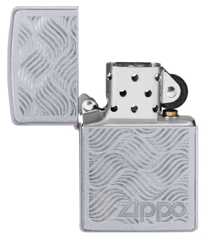 Vue de face du briquet tempête Zippo Geometric Pattern Design éteint, sans flamme